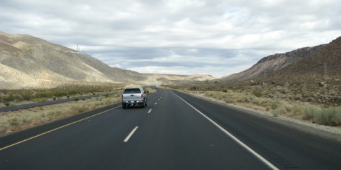 Highway 395 landevej på vej mod Lone Pine, Californien, USA